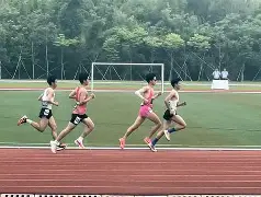 开云- 给运动会裁判员赛场帷幄助称雄 