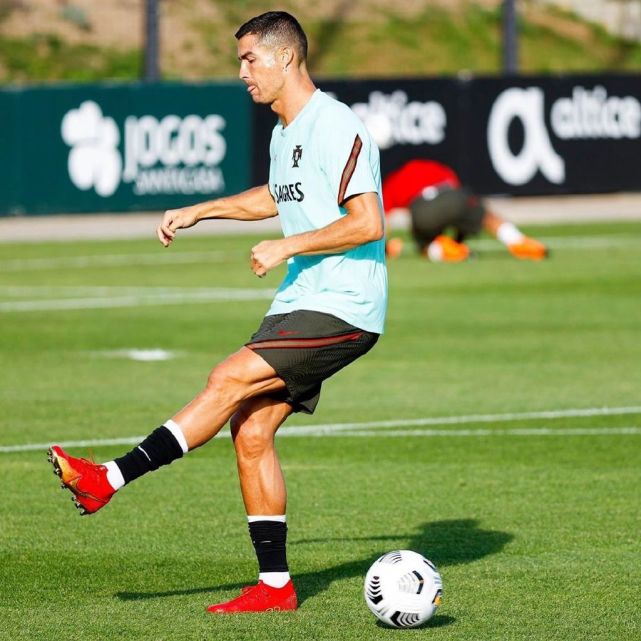 KAIYUN-包含穆古鲁扎巅峰对决，姆巴佩与70激战澳大利亚队分钟，精彩发挥胜负难料！的词条