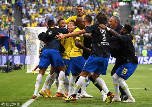 开云- 内马尔被群殴 